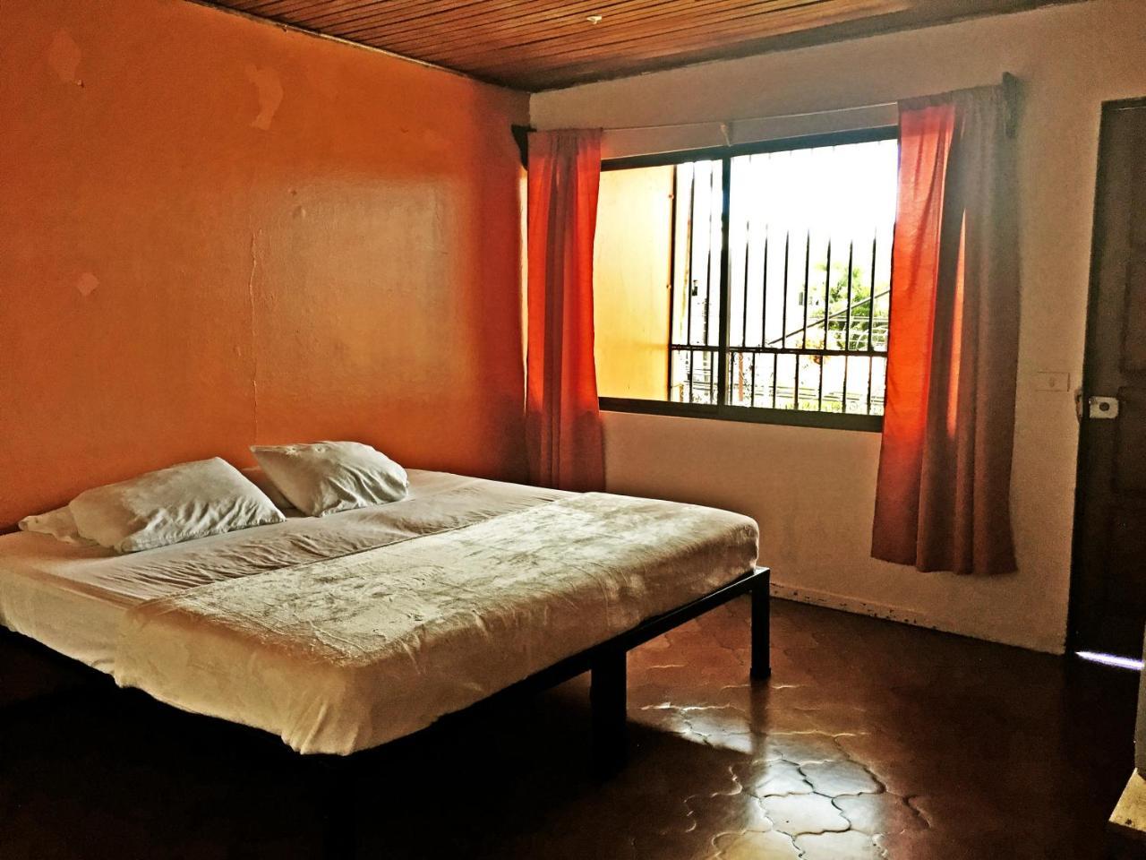 Hostel Trotamundos Alajuela Kültér fotó